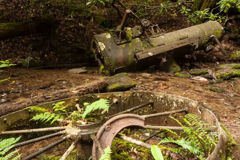 Steam engine and front wheel in the smoky mountains